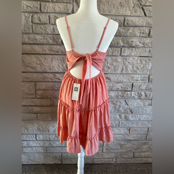 Pink tie back crochet ruffle dress - Picture 3 of 5
